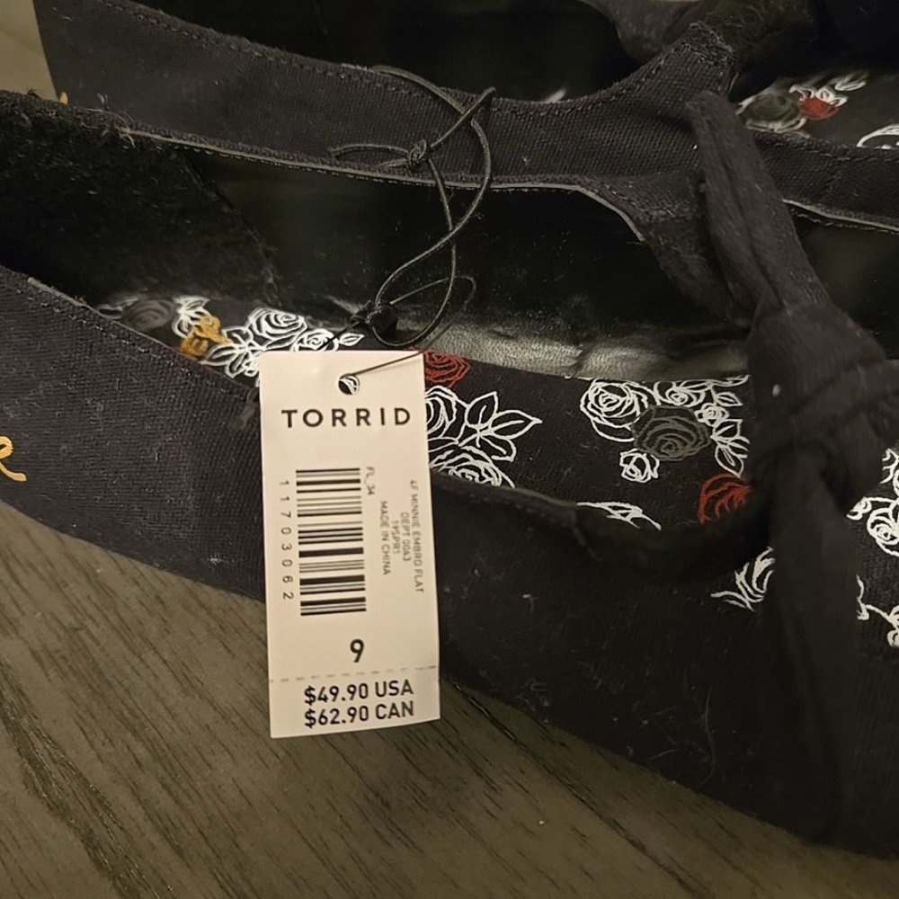 Torrid Black Flats with Red and White Bow Accents - Picture 4 of 5
